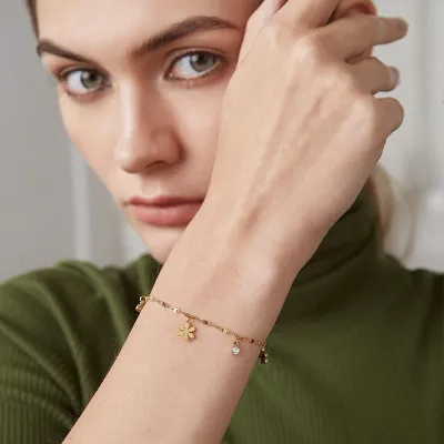 18K Gold Plated Charm Daisy Bracelet